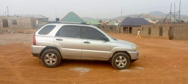 A picture of Well maintained Nigerian used Kia 2010 model Perfect condition Nothing