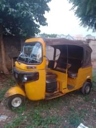 A picture of Oyaooo people that are pricing 400k for keke lucky you
