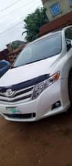 A picture of Neatly Used 2010 Toyota VENZA Fullest option with double sunroof