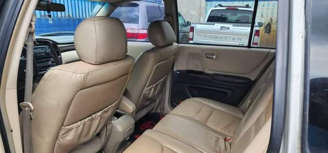 A picture of DEALER MARKET 2005 Toyota 3rows Highlander Gear ac untouched Engine