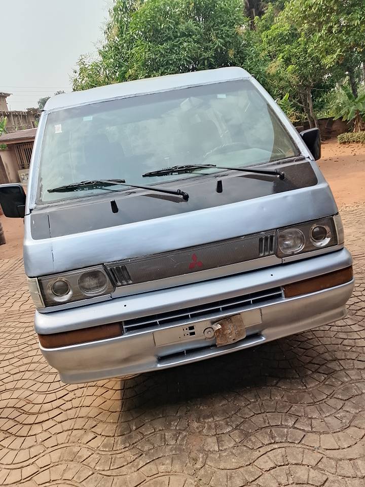 A picture of Mitsubishi L300