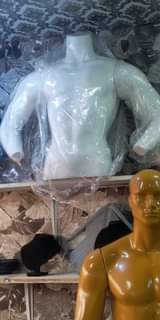 A picture of DUMMIES STANDS SALOON HEADS HANGER HOLDERS AND CARPET