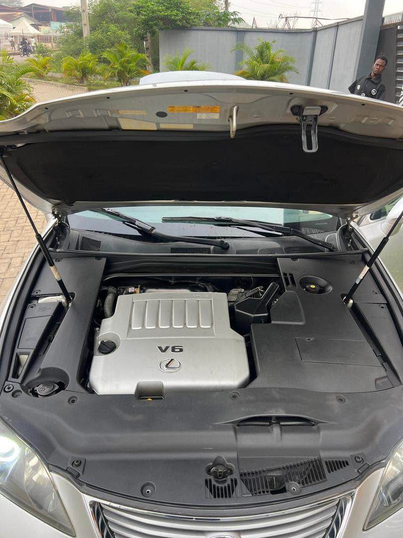 A picture of TOKS 2009 ES350 WITH PANORAMIC VIEW ROOF AVAILABLE GOOD DEAL