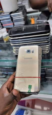 A picture of UK used original phones