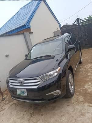 A picture of Register Toyota Highlander 2010 model