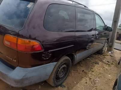 A picture of 1999 Toyota Sienna