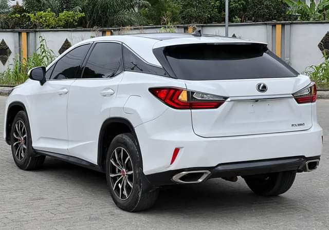 A picture of 8month registered 2019 Rx350 fullest option Complete first body pan