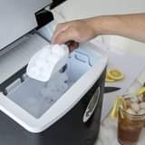A picture of ICE MAKER Hizi zinatengeneza VIBARAFU fasta Zimekuja za mtumba from