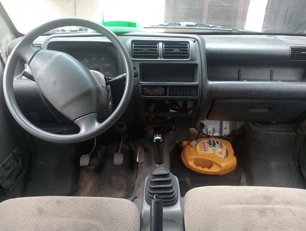 A picture of Suzuki mini bus korope