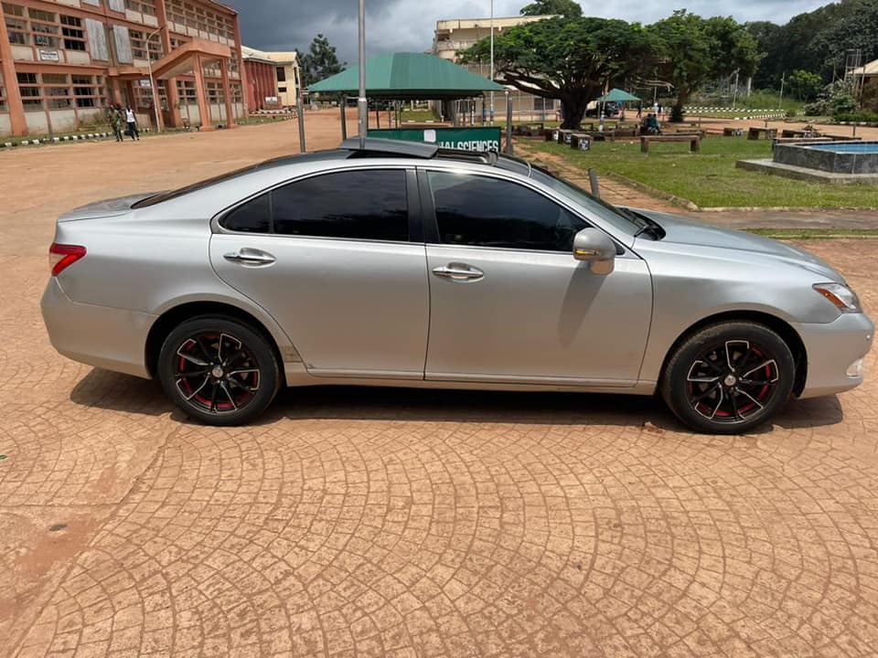 A picture of Very clean used Lexus ES300
