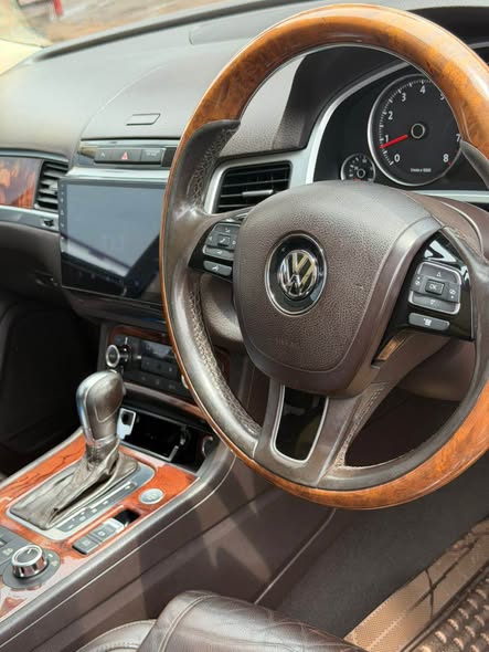 A picture of Volkswagen Touareg 2014