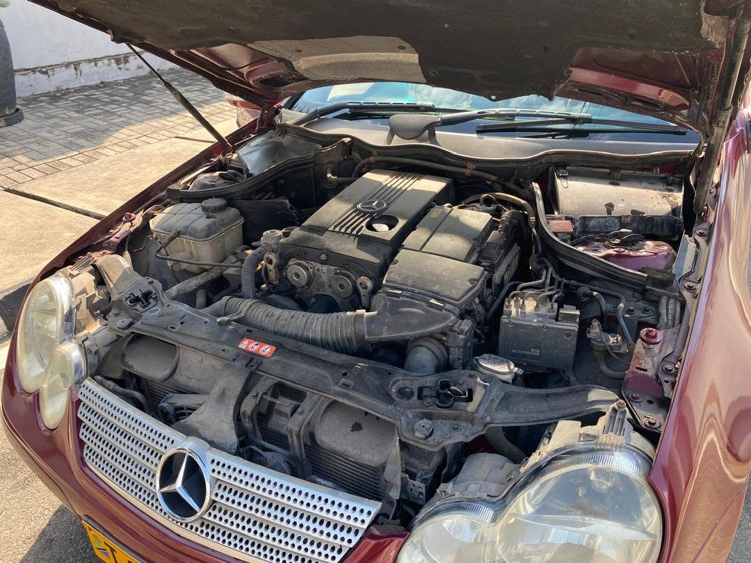 A picture of Benz milango mitatu nyekundu 8 million 0754830147