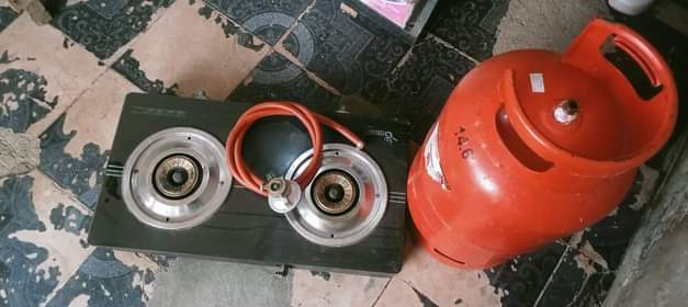 A picture of Oryx gas empty pamoja na plate yake 100 000 