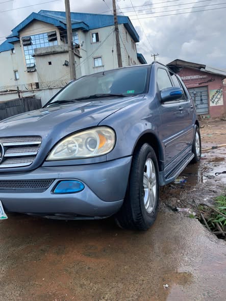 A picture of Mercedes Benz ml350