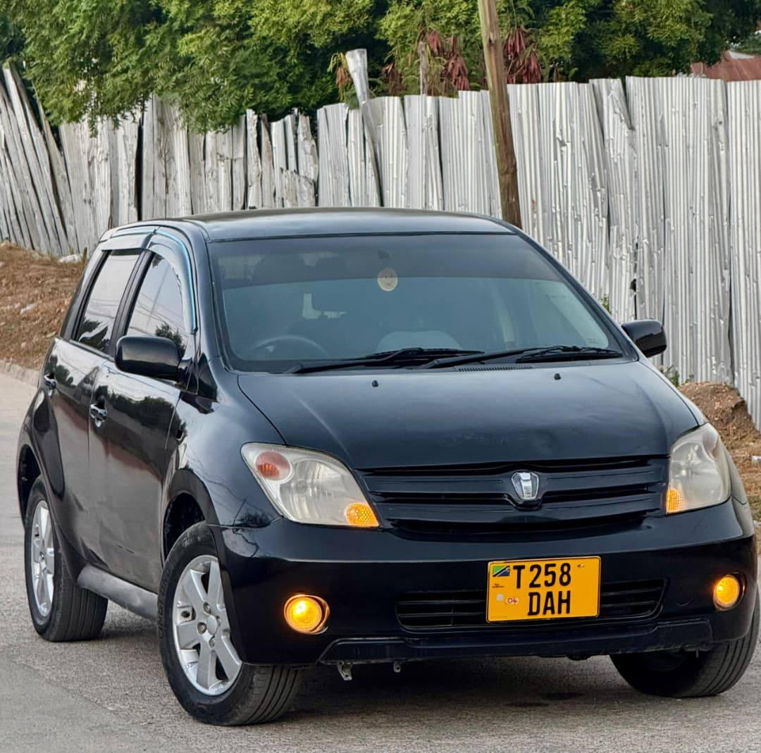A picture of TOYOTA IST DAH ENGINE 1NZ COLOUR BLACK PETROL Cc 1490