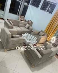 A picture of Ofa ofa ofa pendezesha nyumba kwa sofa za kisasa