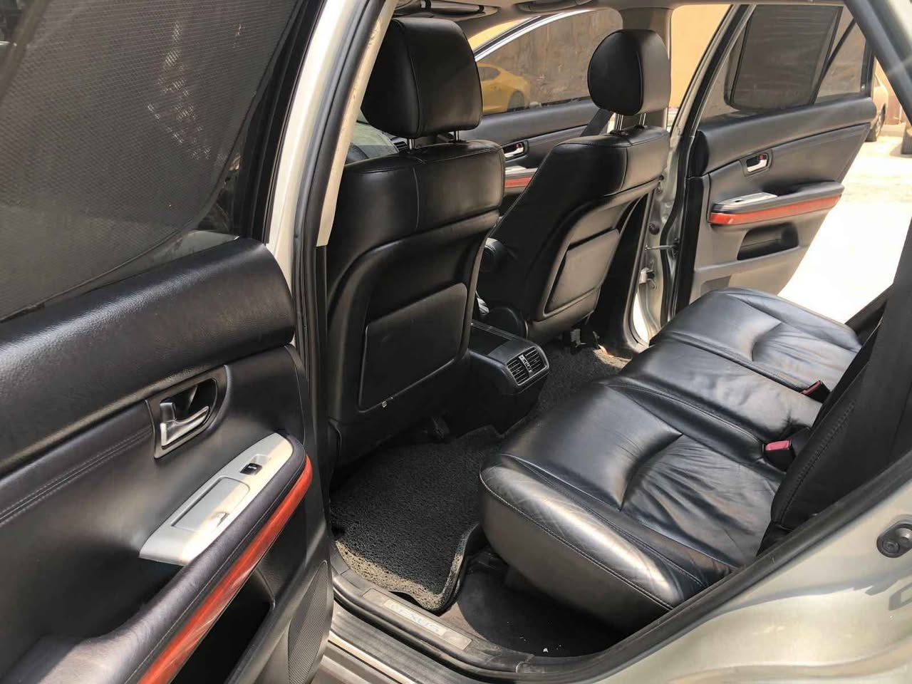 A picture of Lexus RX 350 with sunroof 2007 model orginal from Japan
