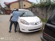 A picture of 2009 TOYOTA SIENNA FOR SELL 1 2M Naira 2009