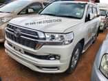 A picture of Land cruiser V8 petrol push to start on sale you