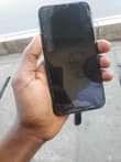 A picture of Iphone 11 ipo sokoni haina kipengele chochote