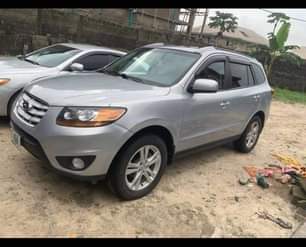 A picture of Hyundai santafe 2010
