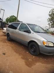A picture of DIRECT TOKUNBO SILVER TOYOTA SIENNA 2002 First body Non accidental