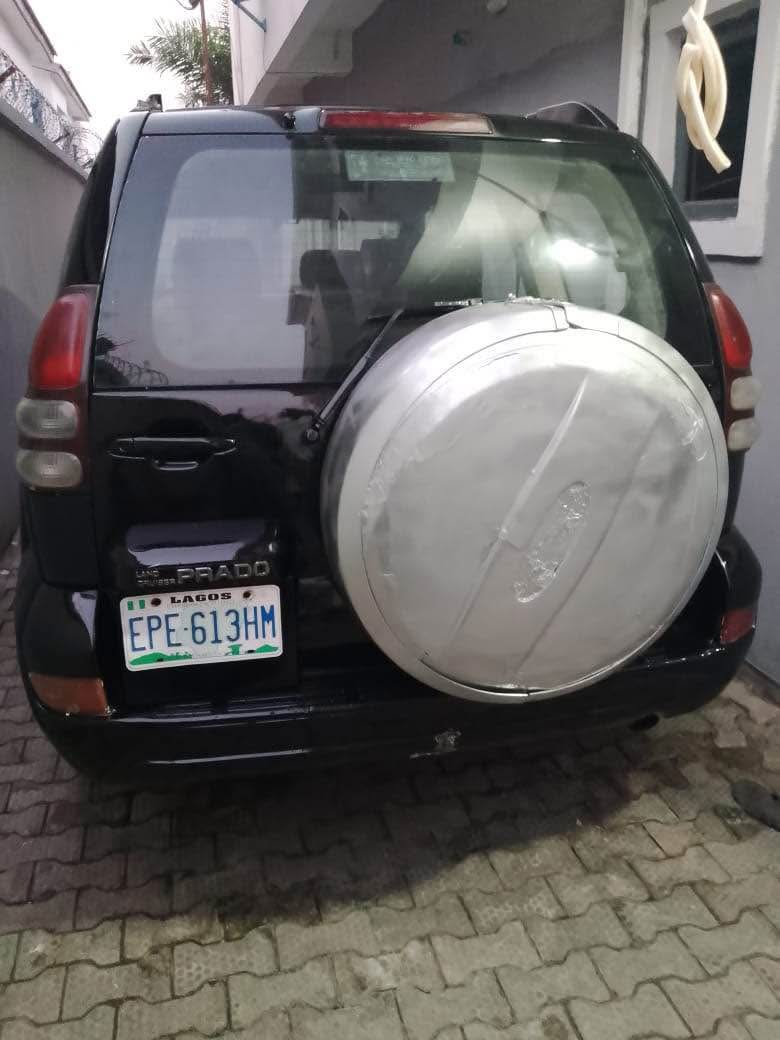 A picture of DISTRESS SALES URGENT CASH NEEDED 2008 PRADO MANUAL DRIVE 08063490227