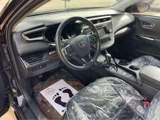 A picture of Toyota Avalon 2013
