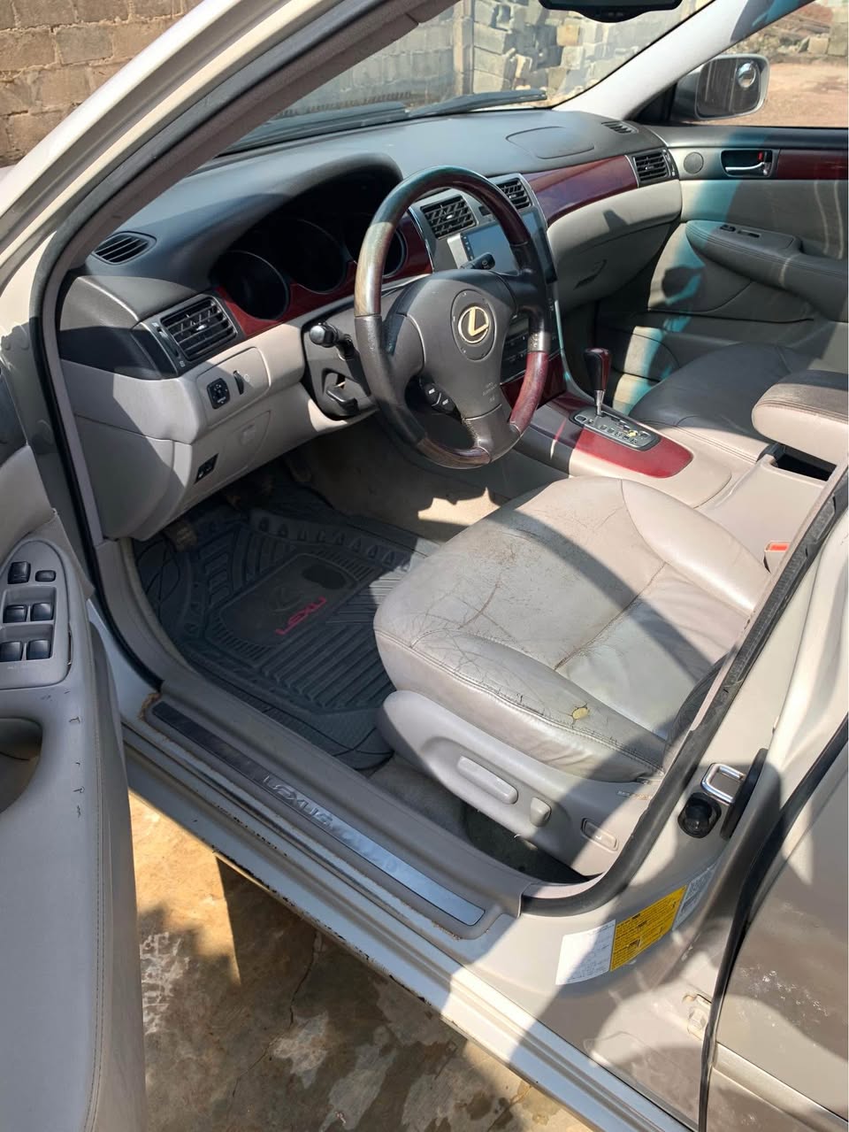 A picture of LEXUS ES330 2005 REG 