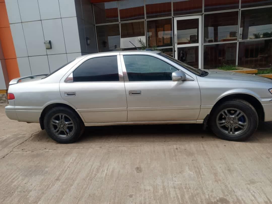A picture of 2002 Toyota 02