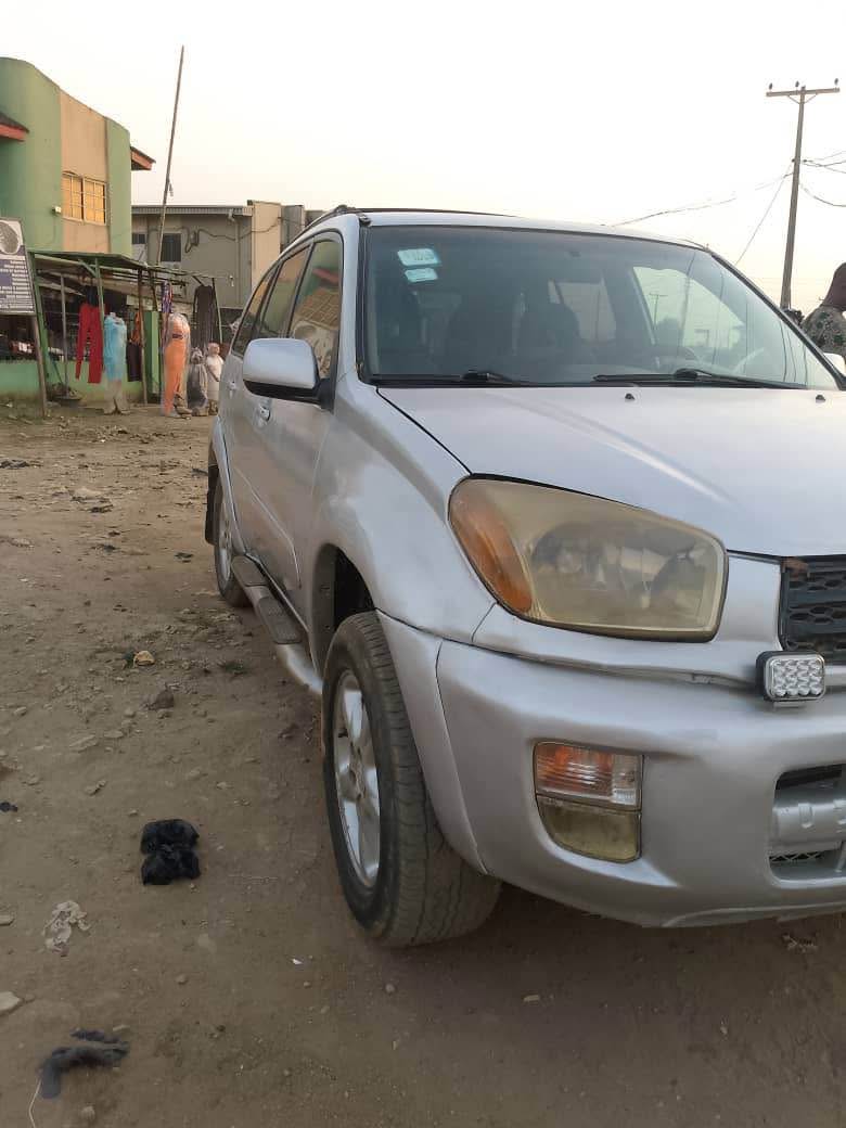 A picture of 2004 Toyota RAV4 with good engine and gear Location Ijegun