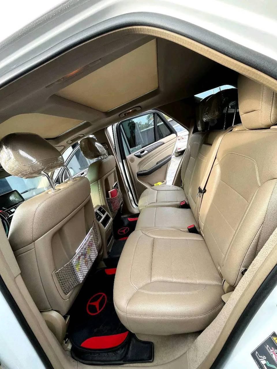 A picture of 2014 Mercedes Benz 2014