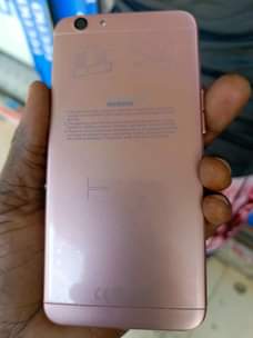 A picture of Nauza simu oppo mpya bado haijatumika GB 128 ram 8