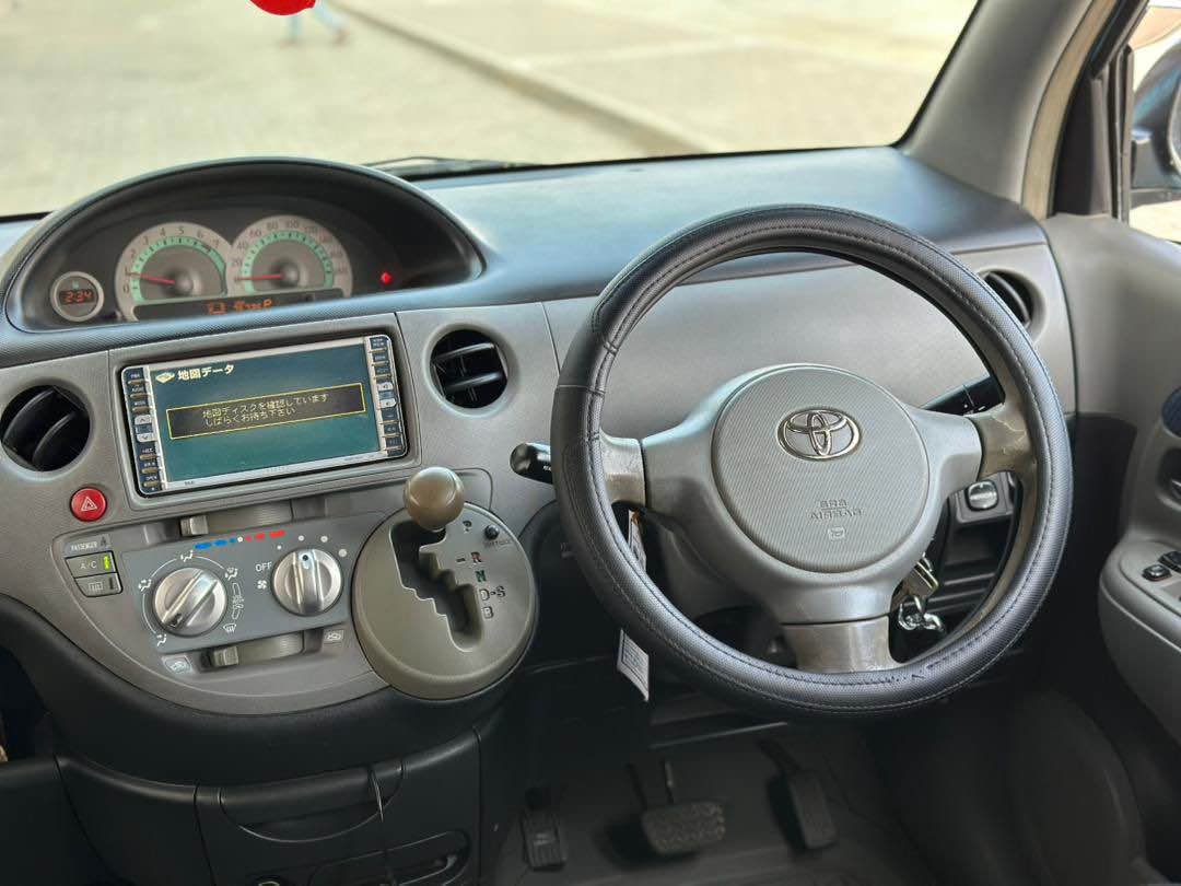 A picture of Toyota Sienta Year 2005 Engine 1nz Cc 1490 Super mint