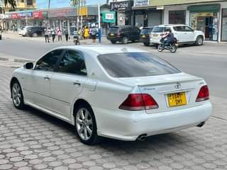 A picture of Toyota crown