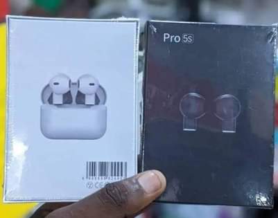 A picture of Earpods pro 5s