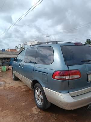 A picture of Toyota sienna