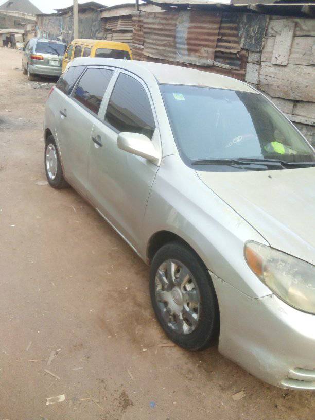 A picture of Toyota matrix 04