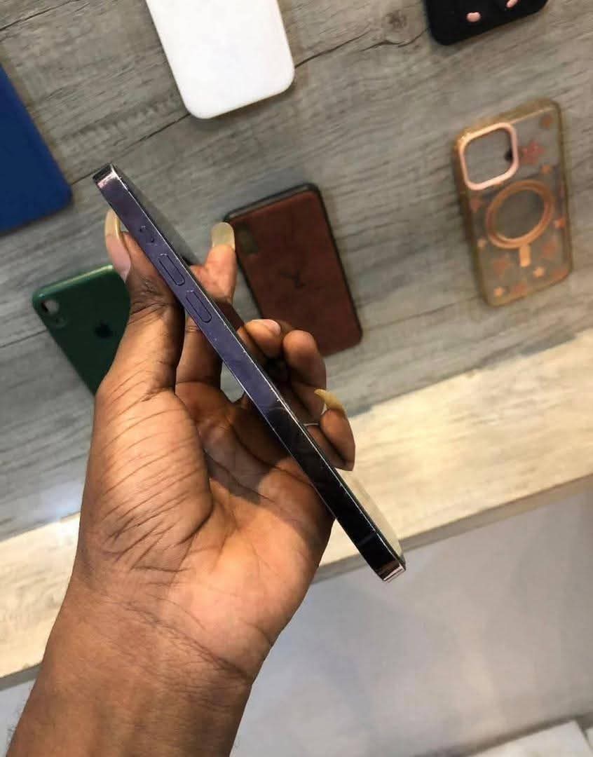 A picture of iPhone 14 PROMAX 128GB DM