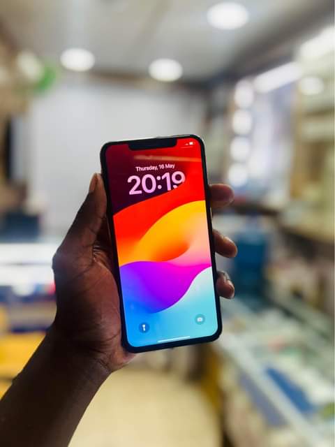 A picture of Iphone xs max 256