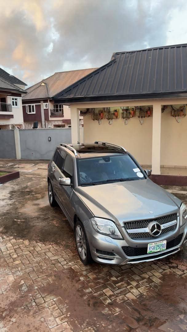 A picture of Sharp Mercedes Benz 013