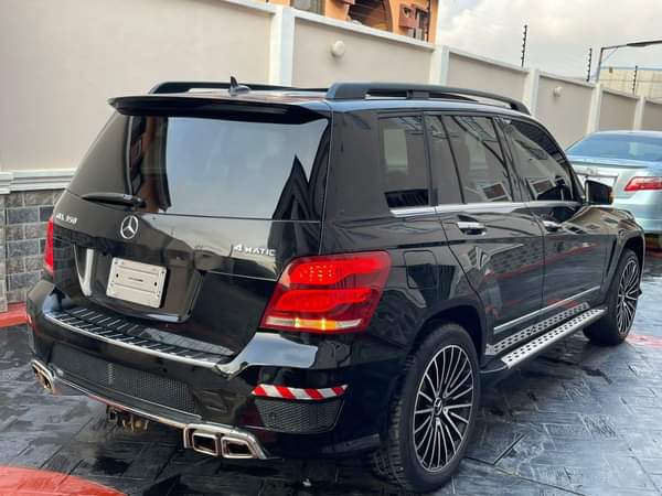 A picture of WOW This is fully loaded M Benz 2010 model fully