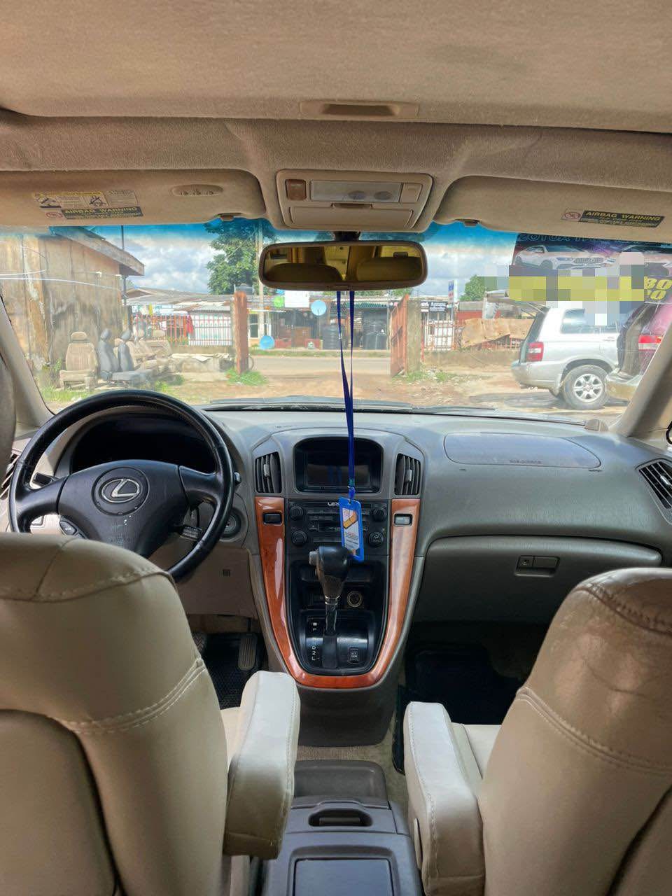 A picture of AWOOF AWOOF BUY ME Neatly Used Lexus Rx 300 2002