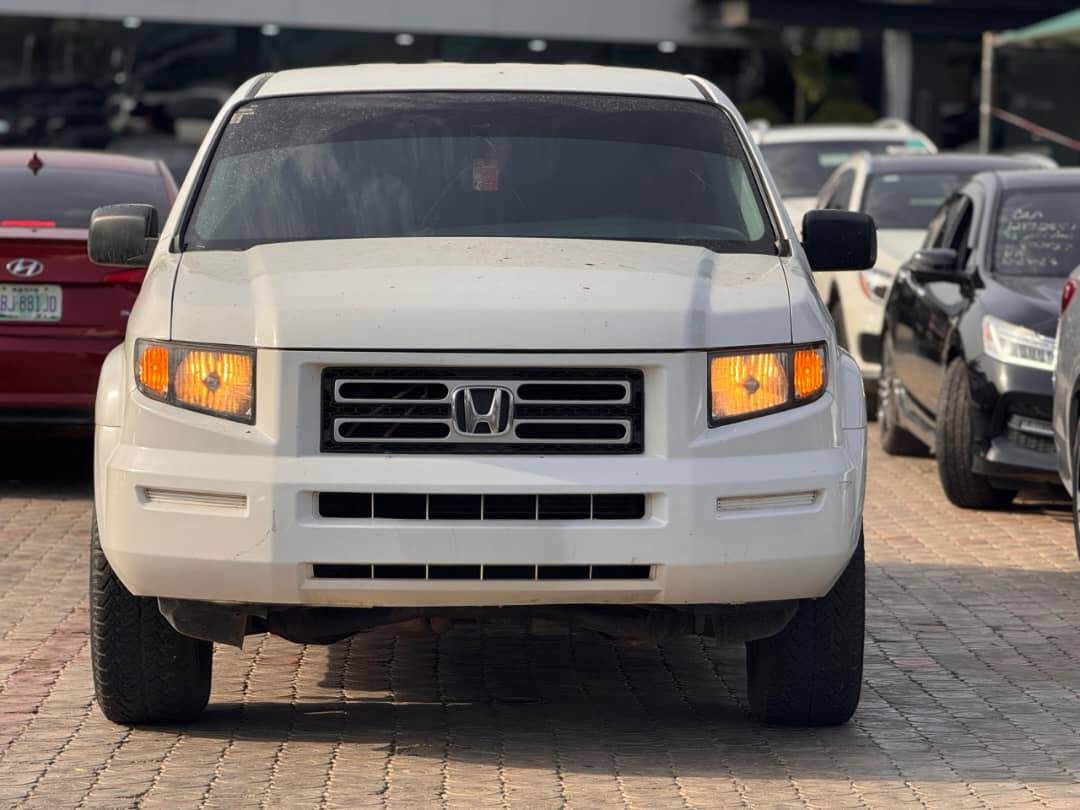 A picture of 07064733726 HONDA RIDGELINE 2010 BELGIUM STANDARD NOT REGIDTERED PRICE 7.5M