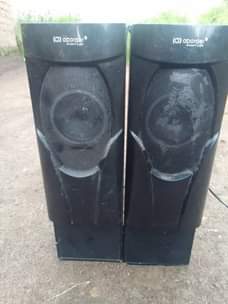 A picture of Speaker bado kali azina kipengele nicheki kwa biashala 0654900552 nicall
