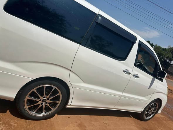 A picture of Toyota Alphard
