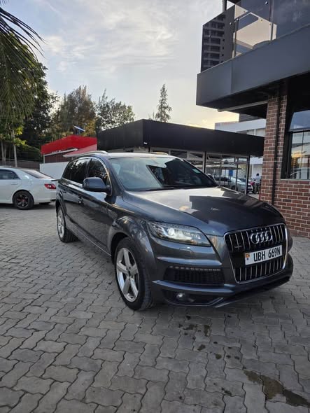 A picture of 2013 Audi q7