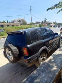 A picture of 1999 Toyota Rav4 2