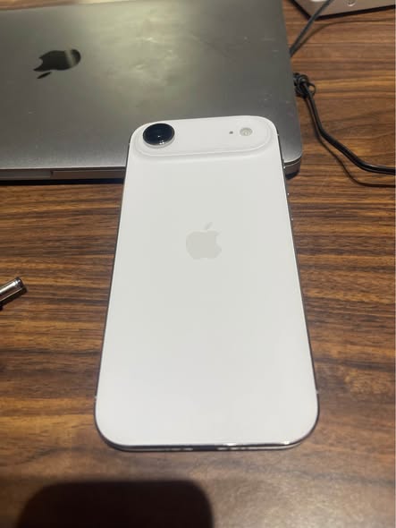 A picture of iPhone 17 Air 1TB