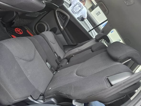 A picture of RAV4 2007 4plugs